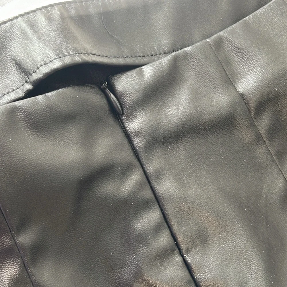 Cider, Edgy style, faux leather black mini skirt - Picture 3 of 7